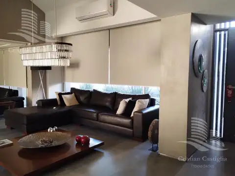 Casa en Venta con 3 cocheras