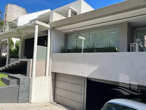 Casa 7 ambientes con 4 baños
