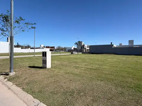 Venta lote de terreno en barrio cerrado Campo chico zona sur