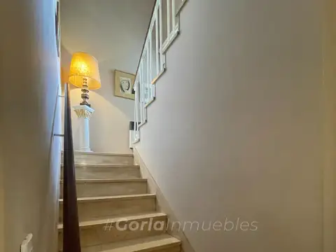 CASA 3 DORM. 2 BAÑOS - LOTE 358 M2. - PILETA - GALERIA - PARQUE - LOBOS