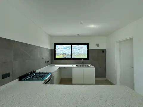 Casa 5 ambientes con 2 baños