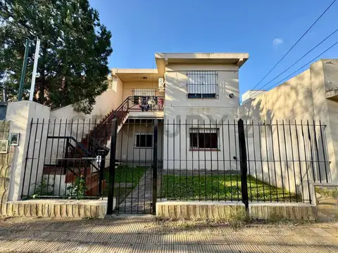 Casa en venta en Beccar, San Isidro – Ideal dos familias – 6 dormitorios – Jardín con pileta - Ideal