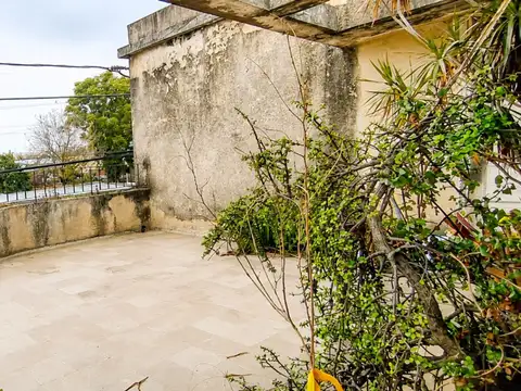 VENTA CASA 3 DORM  A 100 MTS NUEVO CENTRO SHOPPING