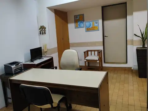 Oficina 3 ambientes con 1 baño