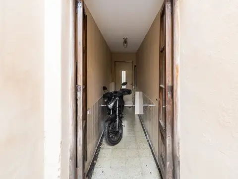 Casa 6 ambientes con 2 baños