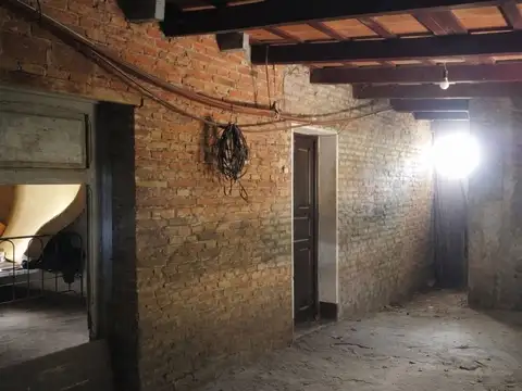 VENTA CASA METÁN: TERRENO CON CASA A REFACCIONAR
