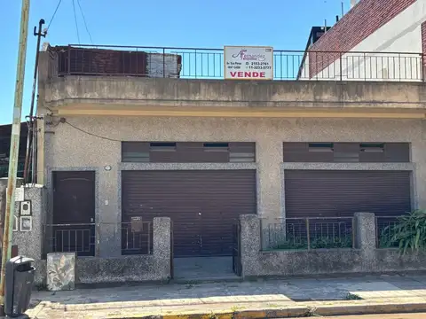 Casa  multifamiliar .En Venta En Parque Avellaneda  sobre dos lotesCon Cochera