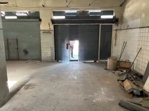 Casa  multifamiliar .En Venta En Parque Avellaneda  sobre dos lotesCon Cochera