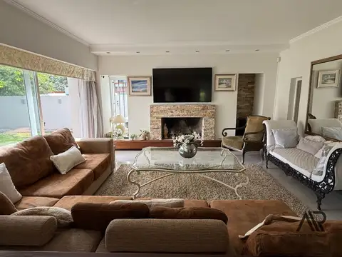 Casa en venta c/ cochera en Carrasco