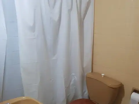 Venta impecable departamento en pleno centro de Pilar. OPORTUNIDAD.-