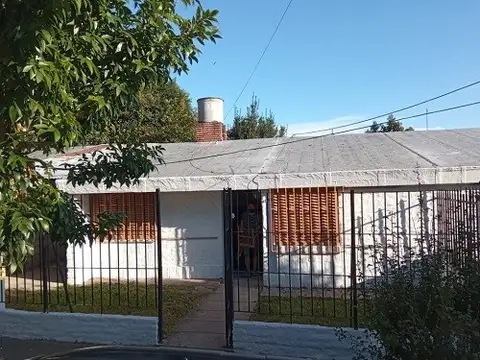 Casa en alquiler c/ cochera en Urquiza
