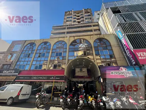 VENTA – Monoambiente con cocina separada y excelente iluminación en Rivadavia 150