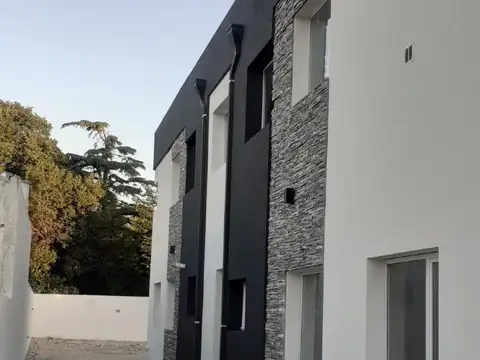Dinamarca 400, Piso 1