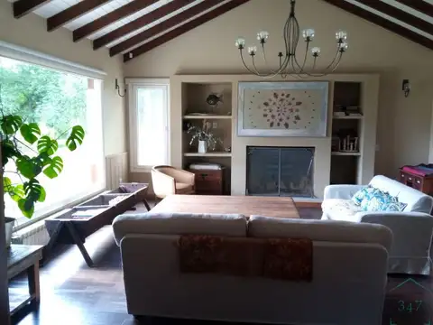 Casa 8 ambientes con 5 baños