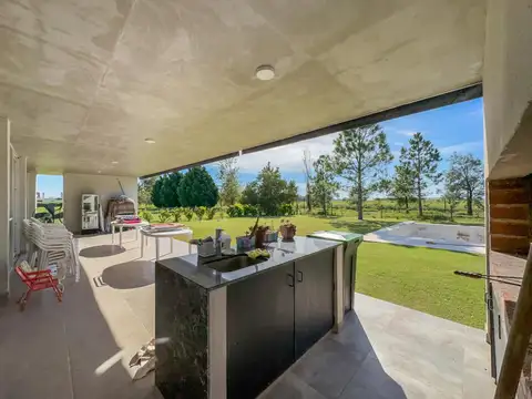 Casa 4 ambientes con 3 baños