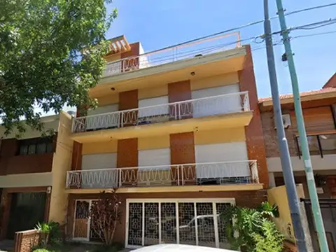 Espectacular casa de 3 plantas, ubicación privilegiada