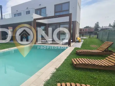 Casa 5 ambientes con 4 baños