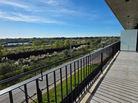 Excelente 3 Amb. Piso Alto, Al Frente c/gran Balcón y Coch.