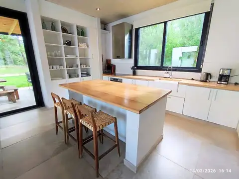 Casa 5 ambientes con 3 baños