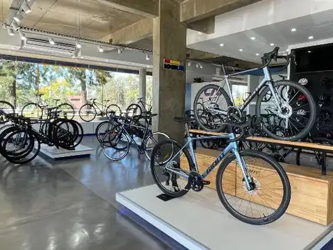 Local en Alquiler en Benavidez, USD 8.500