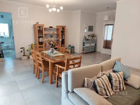 Casa en Alquiler Temporal con 2 cocheras