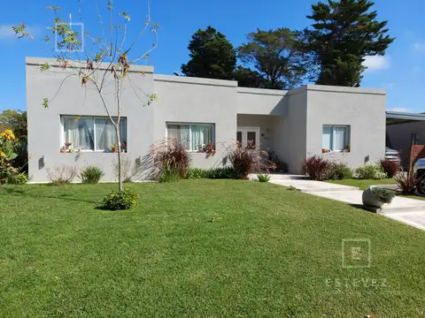 Casa amoblada en alquiler, pileta. 3 dormitorios. Barrio Cerrado San Matías, Escobar