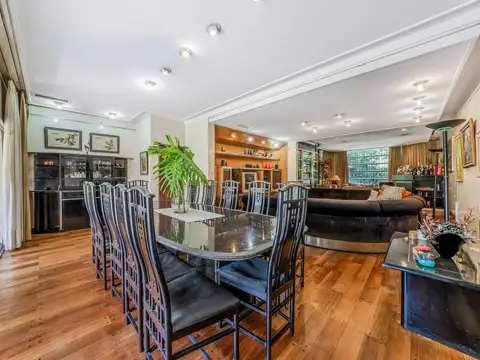 Casa en Venta con 4 cocheras