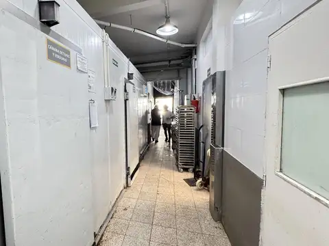 Alquiler de Fabrica de Comidas con Local - sobre Av Forest - Colegiales