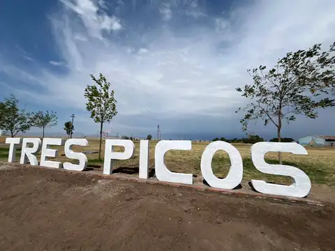 Casa en venta c/ cochera en Tres Picos