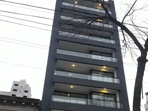 MONOAMBIENTE MUY LUMINOSO CON BALCON! PISO 7