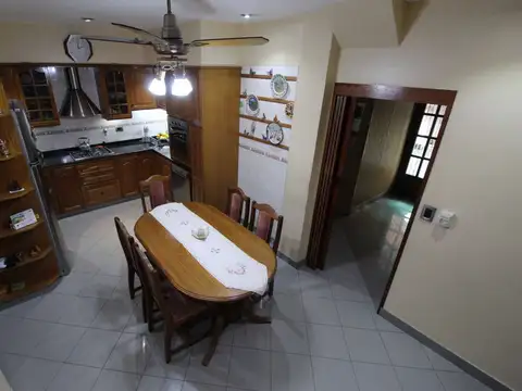 Depto Tipo Casa 6 ambientes con 2 baños
