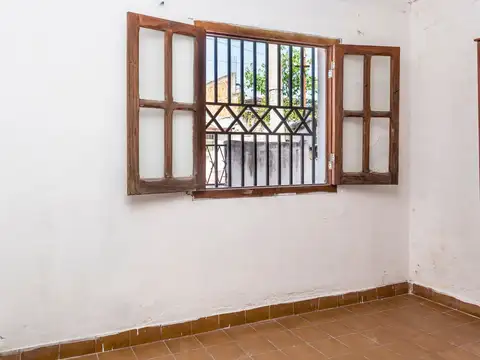 Casa 7 ambientes con 2 baños