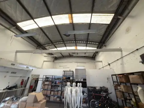 ALQUILER GALPÓN CON DEPÓSITO, ÁREA DE PRODUCCIÓN, SHOWROOM Y OFICINAS EN MUNRO 604 METROS