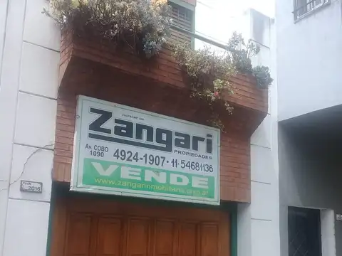 VENTA-CASA 5 AMBIENTES 2 PTAS GJE FONDO TERRAZA IMPECABLE-P. CHACABUCO