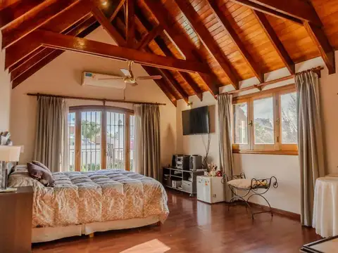 Casa 7 ambientes con 4 baños