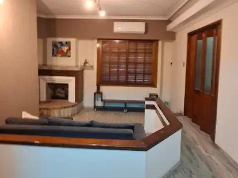 CASA LUMINOSA CON DEPARTAMENTO IDEAL 2 FAMILIAS