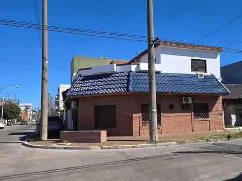 CASA LUMINOSA CON DEPARTAMENTO IDEAL 2 FAMILIAS