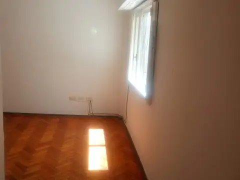 Mercedes 100, Piso 7