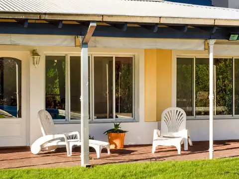 Casa 4 ambientes con 4 baños