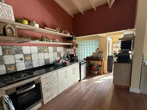 Casa en Venta con 3 cocheras