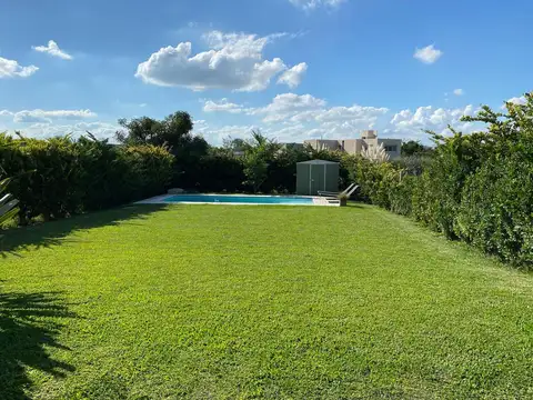 VENTA CASA EN PILAR DEL ESTE BARRIO SANTA ELENA