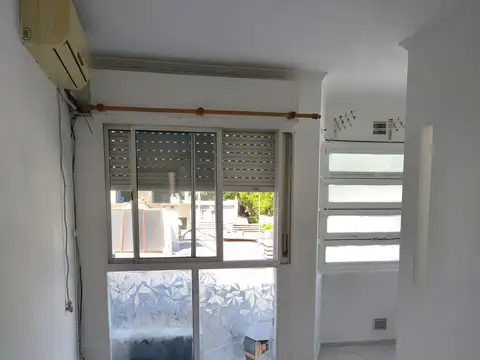 Oportunidad: Alvear 137 bis monoambiente tercer piso escalera, lumninoso, faktan arreglos 481-5308