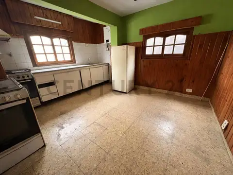 PH 4 Ambientes en Primer Piso con Terraza, Balcón y Lavadero – Remedios de Escalada