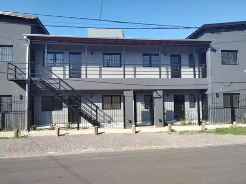 DEPARTAMENTO DE 3 AMBIENTES con patio y entrada para auto