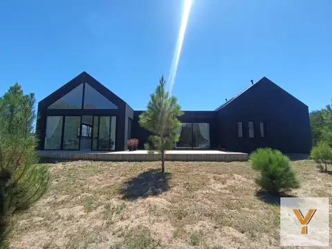 Casa en venta - 3 Dormitorios 2 Baños - Pinamar