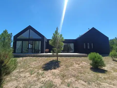 Casa en venta - 3 Dormitorios 2 Baños - Pinamar