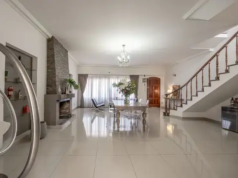 Casa en Venta en Villa Sarmiento, USD 340.000