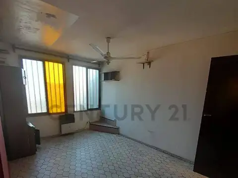 LOCAL COMERCIAL A UNA CUADRA DE JUMBO