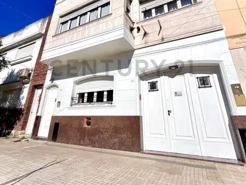 Alquiler de casa, calle 41 e/ 9 y 10. Multidestino habitacional/ Consultorios/ estudios/oficinas.