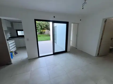 VENTA/PERMUTA Casa reciclada 1 dormitorio con cochera. Barrio Belgrano, Rosario
